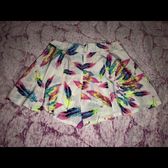 Feather Print Shorts - Picture 2 of 5